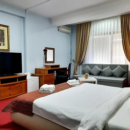 Aristocrat & Fish Restaurant 3*