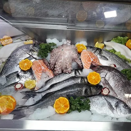 Aristocrat & Fish Restaurant Hotell 3*